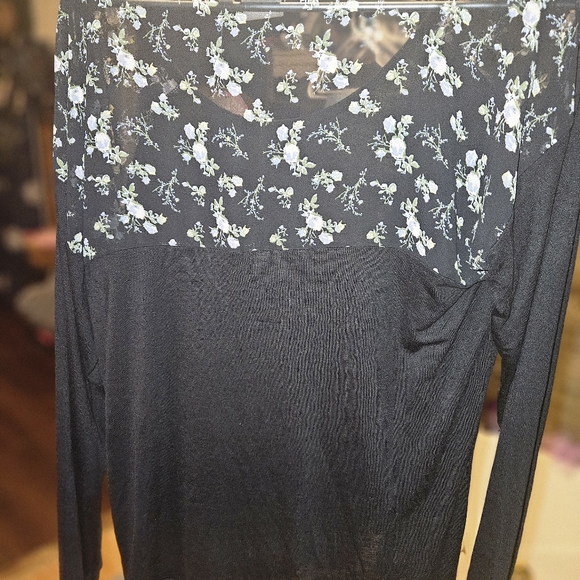 Womens top size medium by Mudd - Picture 2 of 5